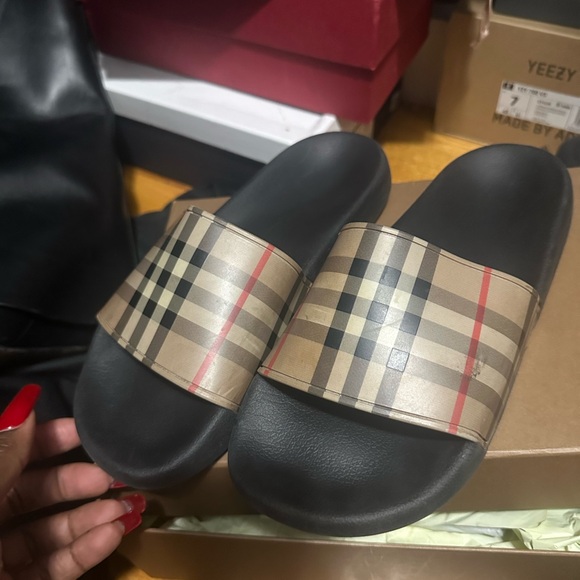 Burberry pool slides - Picture 4 of 4